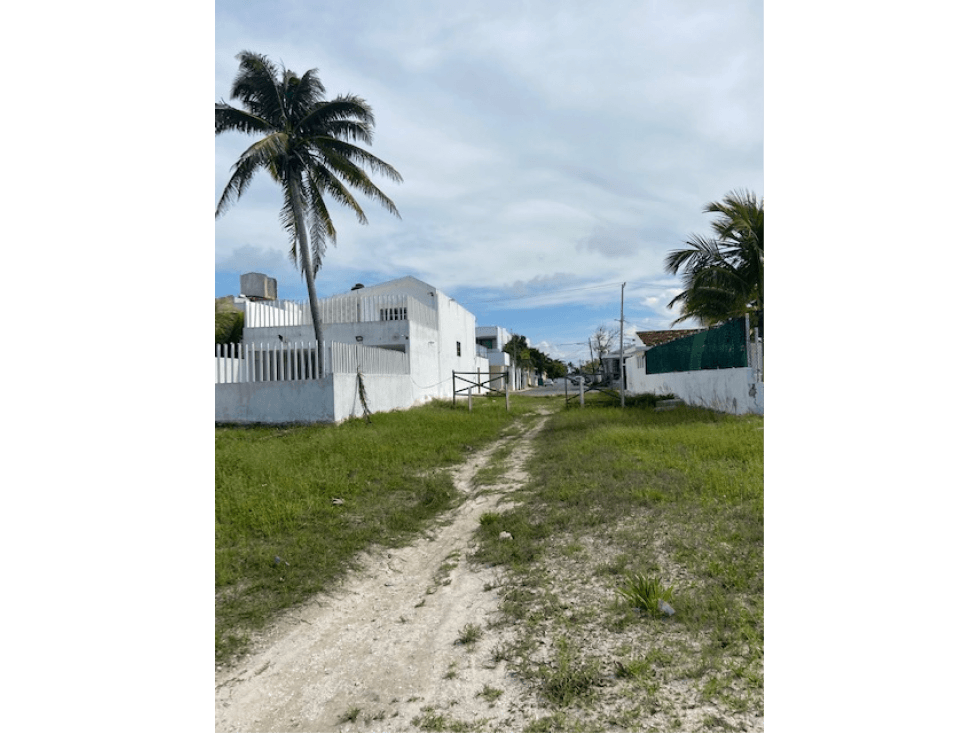 Progreso Casa en Venta a 50 m de la Playa - 1
