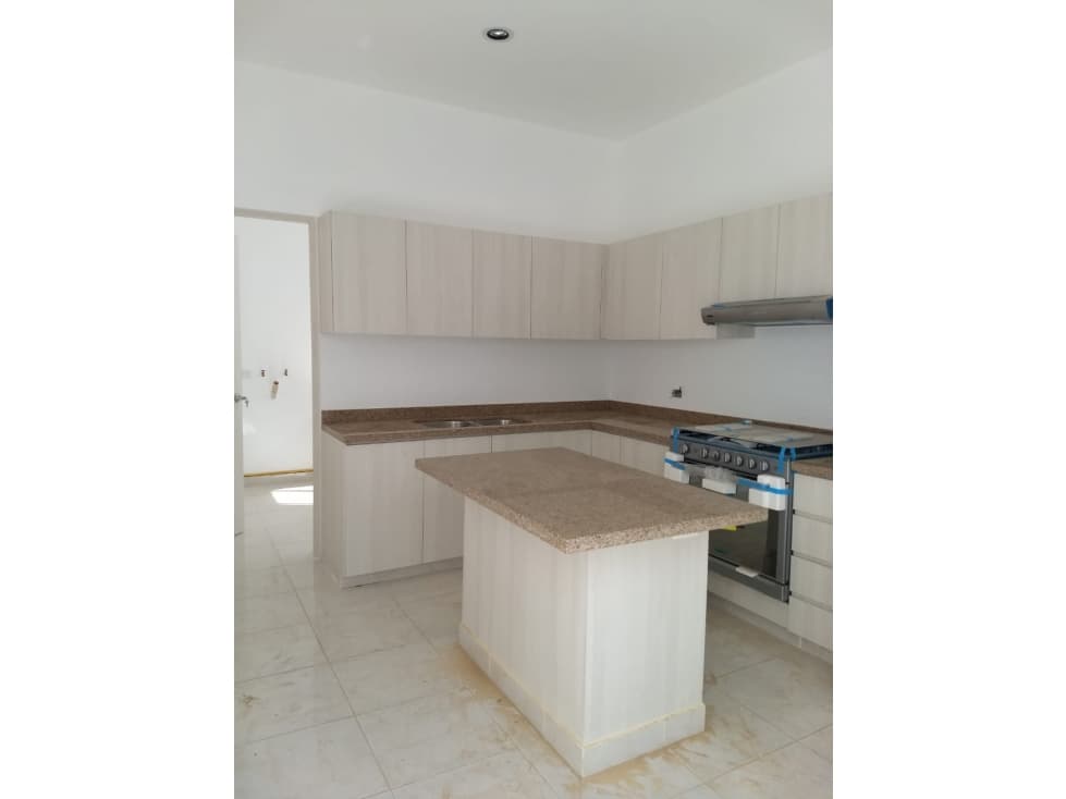 Hermosa Residencia de un piso amplio terreno - 1