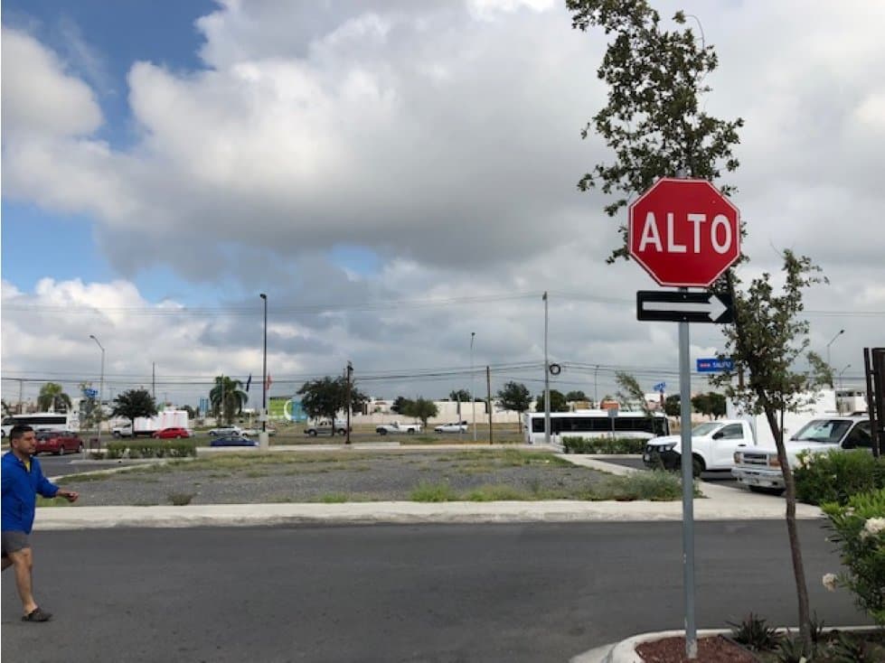 Cerradas de Anahuac Terreno Renta 323 mts2 HEB  LSL - 1