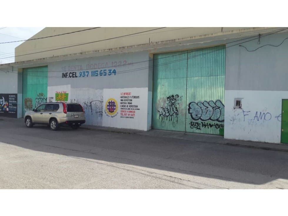 Bodega Frente de Escuelas Secundarias - 1