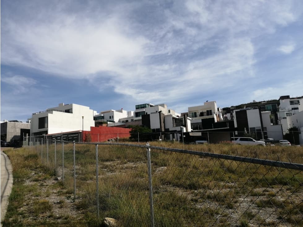 Oportunidad!! Terreno en esquina en la mejor ubicación de Juriquilla - 1