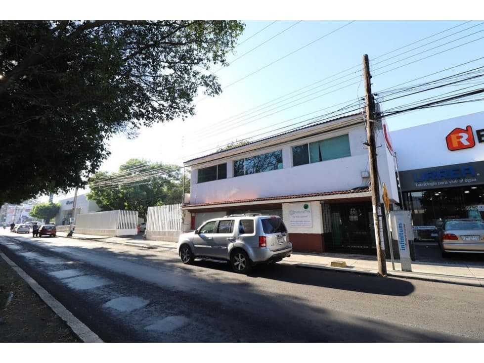 OFICINAS Y RESIDENCIA SOBRE AV. CAMELINAS MORELIA - 1