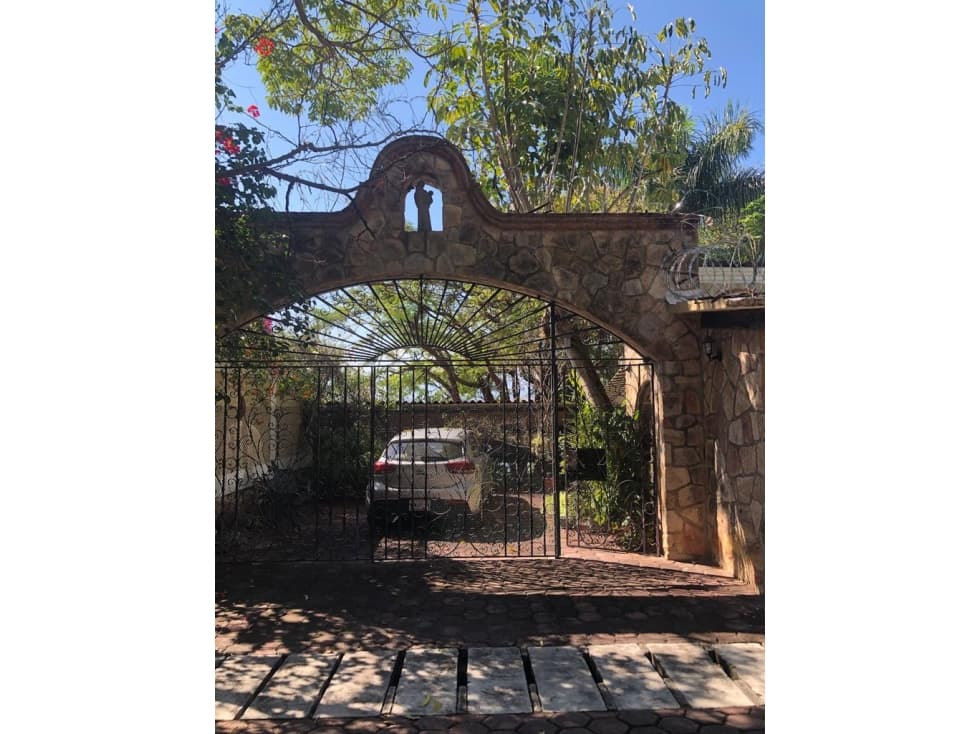 CASA EN VENTA CON VISTA AL LAGO "PATY" - 1