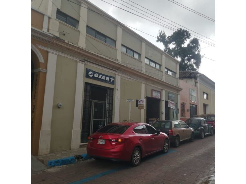 BELLO EDIFICIO EN VENTA CON MUY BUENA UBICACIÓN - 1