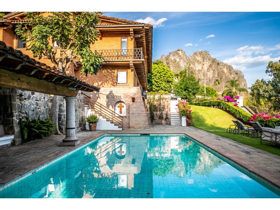 CASA EN VENTA EN EL ESCONDRIJO, VALLE DE BRAVO, CON VISTA AL LAGO - 1