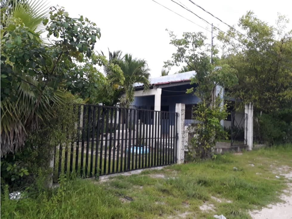 Casa en terreno de 480 m2 a 2 cuadras de la Playa de Celestún, Yucatán - 1