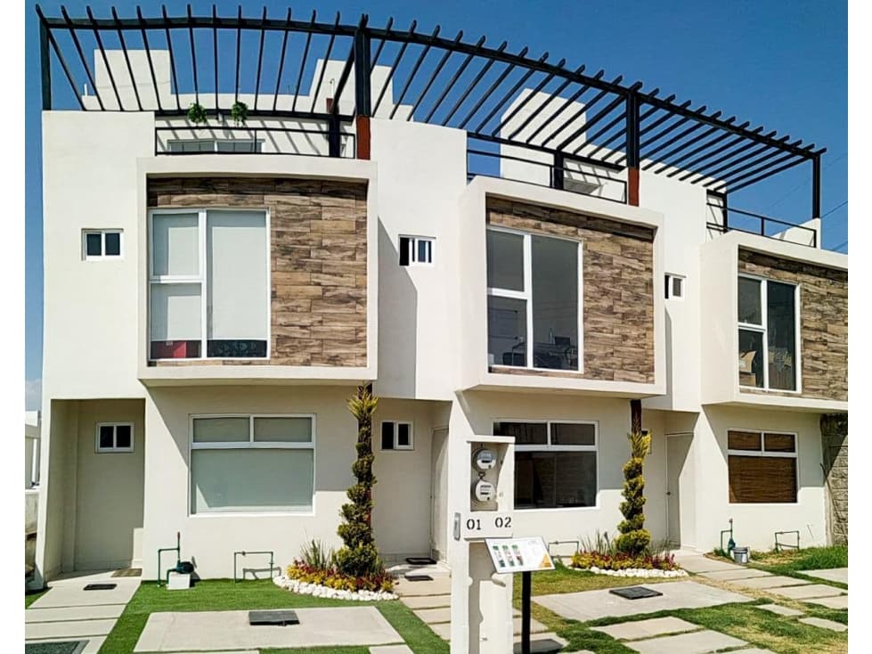 Casa En Venta Cerca De VW Outlet  Acceso Rápido A Autopista - 1