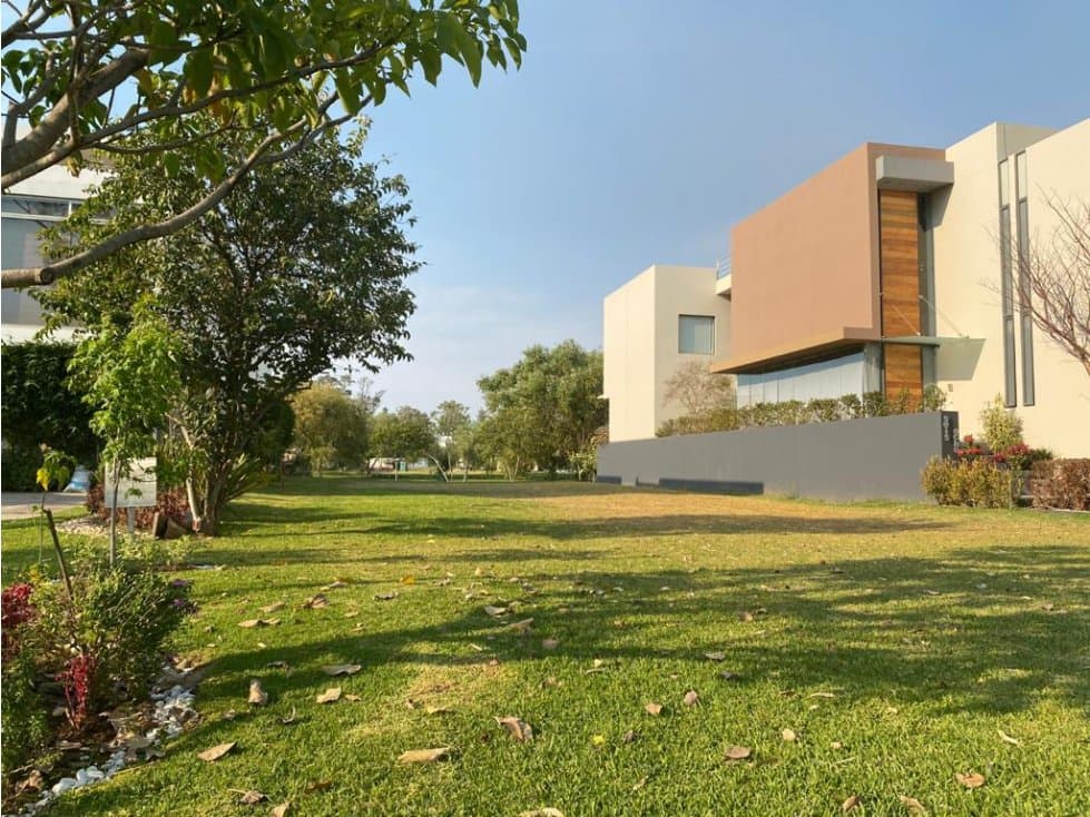 TERRENO DE 495.92 M2, AV LAGO SUR, LAGO DEL BOSQUE, ZAMORA MICHOACAN - 1