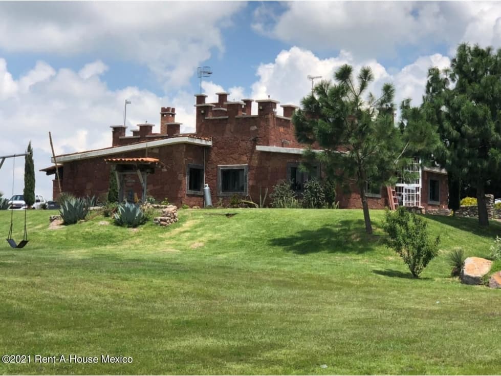 Hermosa Finca en Venta en Amealco  KP - 1