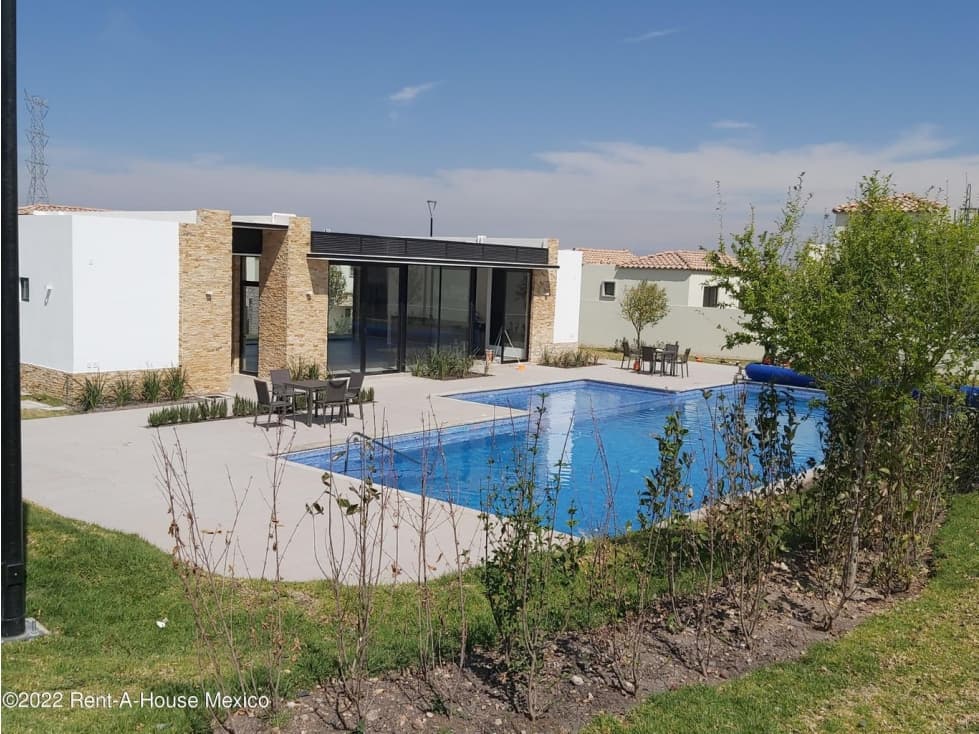 Casa en renta ubicada en Moderno desarrollo Capital Sur  TBM - 1