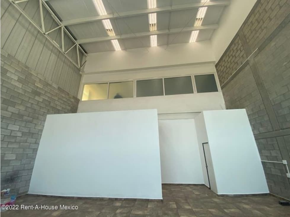 Santa Rosa Jáuregui. Bodega comercial con vigilancia - RENTA - 1