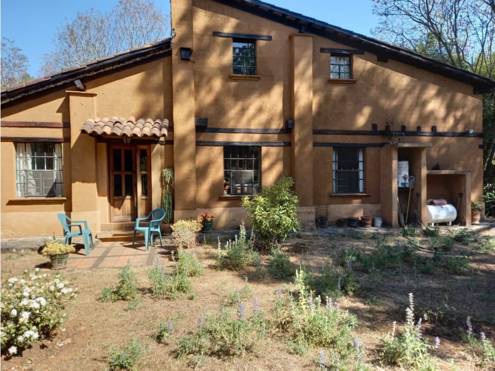 Casa en Venta en Pátzcuaro Nogales amplio Terreno - 1