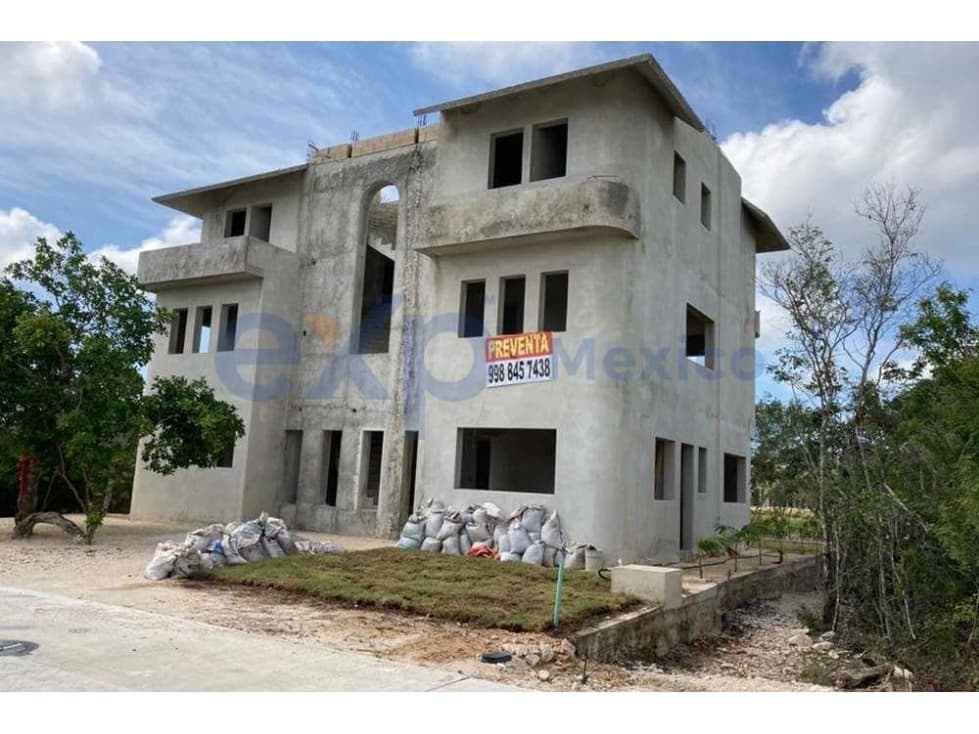 Casa en PREVENTA en Cancun Country Club frente al Campo de Golf - 1