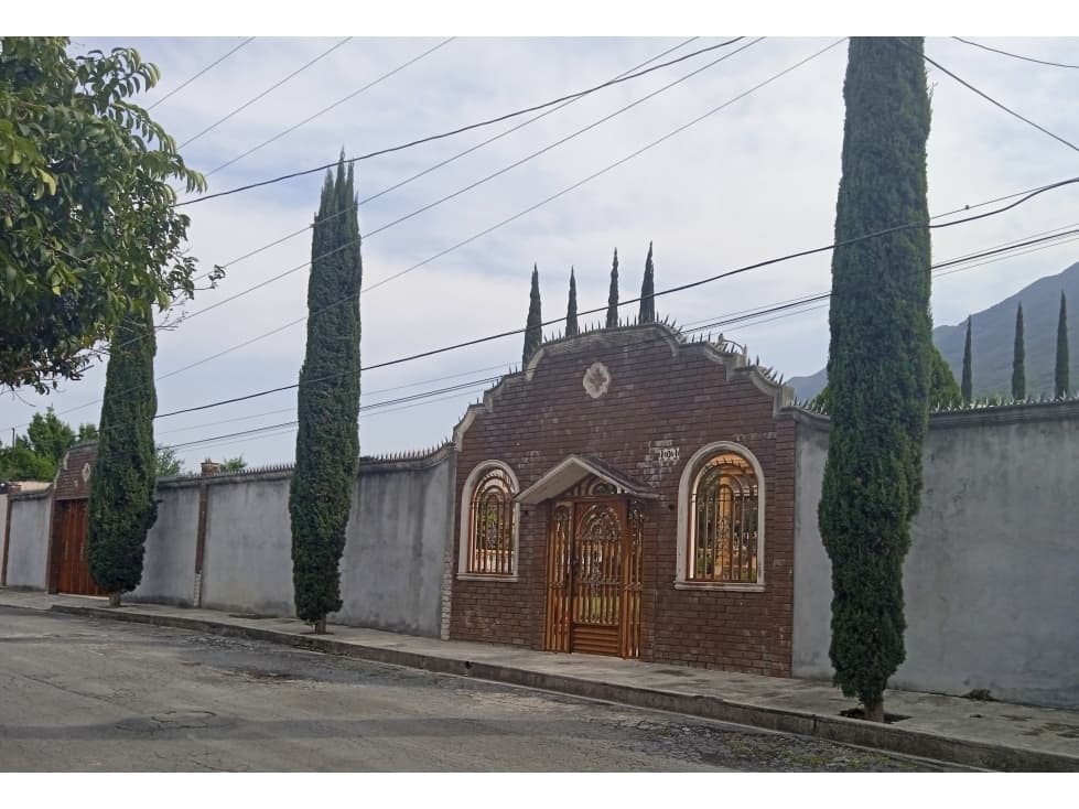 VENTA DE HERMOSA QUINTA, COL. RINCON DE LA SIERRA, GUADALUPE. - 1