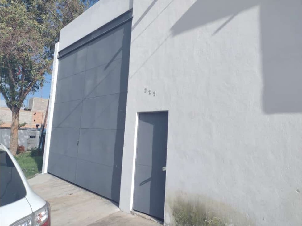 EXCELENTE BODEGA AMPLIA EN VENTA CERCA DE LA FENAPO - 1