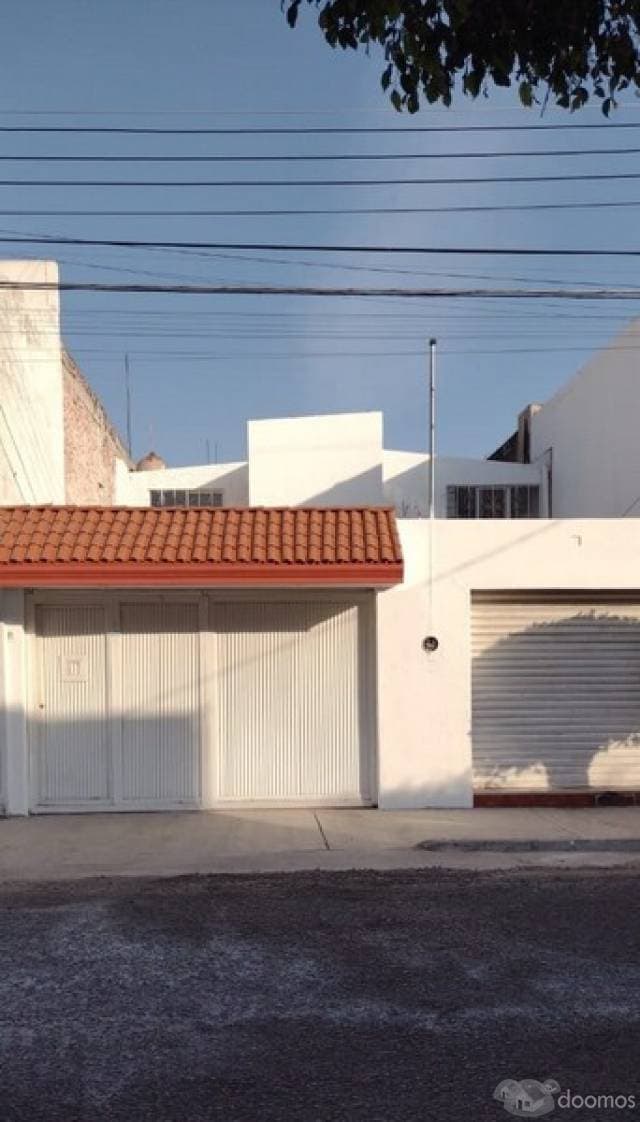 SE RENTA CASA EN ZONA DE ORO I - 1