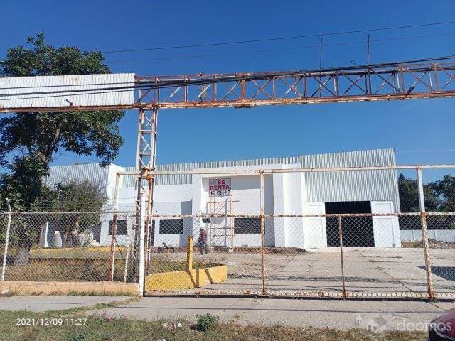 RENTO MAGNIFICA BODEGA NUEVA, EN LA ENTRADA DE LA CIUDAD INDUSTRIAL DE IRAPUATO, MAGNIGICO PRECIO - 1