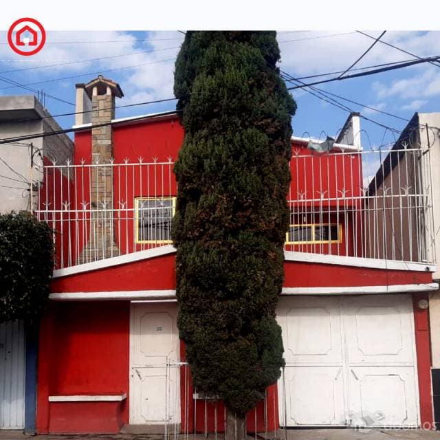 CASA CON 2 VIVIENDAS ADICIONALES - 1