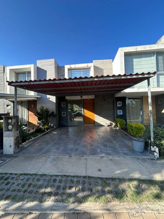 Casa en renta de dos plantas en Irapuato Gto. - 1