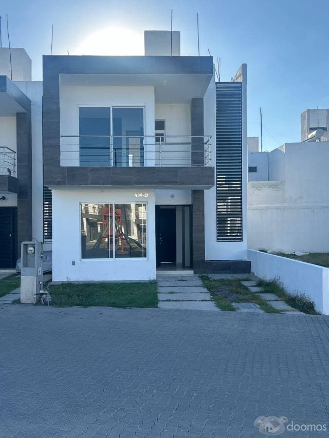 Se renta casa de dos plantas en Irapuato Gto. - 1