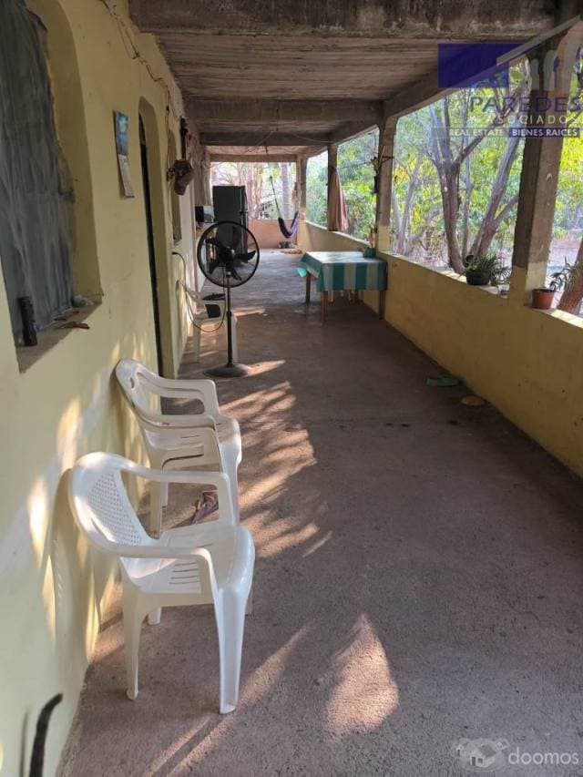 C115 Venta de Casa,  3 recamaras  a 100 mts carretera Zona Ixtapa - 1