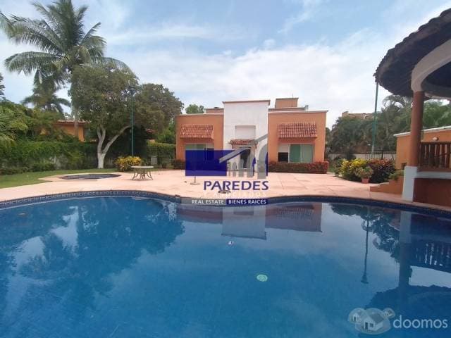 C105 Venta de Casa 7 recamaras, piscina y jaccuzy frente Campo de Golf Palma Real en Ixtapa Zihuatanejo - 1