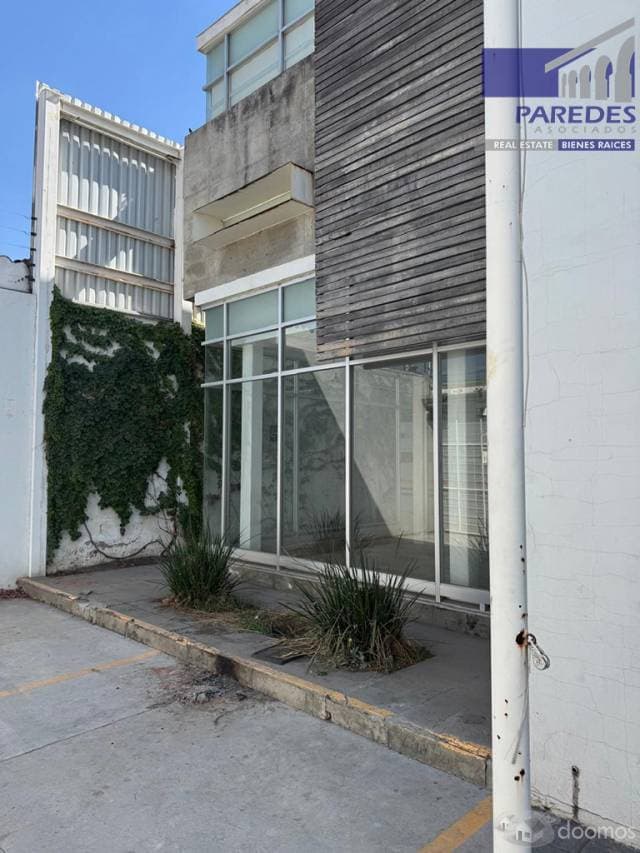 GL402  Oficinas y bodega en Venta muy cerca de carretera Irapuato Salamanca Irapuato - 1