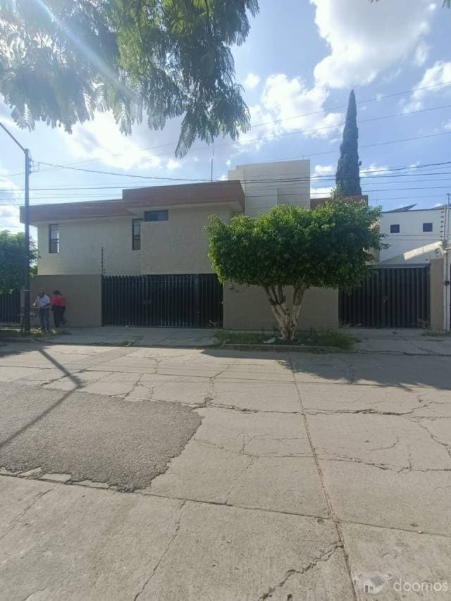 Casa venta en esquina en Col. Arbide, León - 1