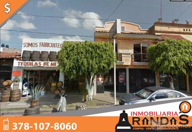 Casa con local comercial en venta en zona centro, frente al IMSS, Arandas Jalisco - 1