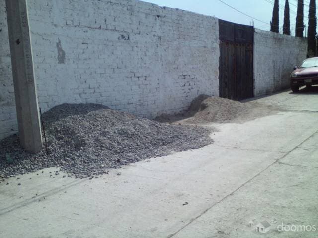 Terreno Bardeado, con pequeña construcción - 1
