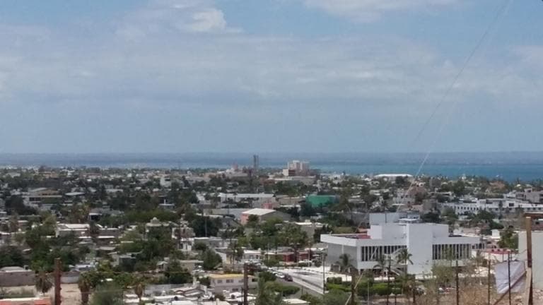 Urge Vender Terreno con Vista al Mar - 1