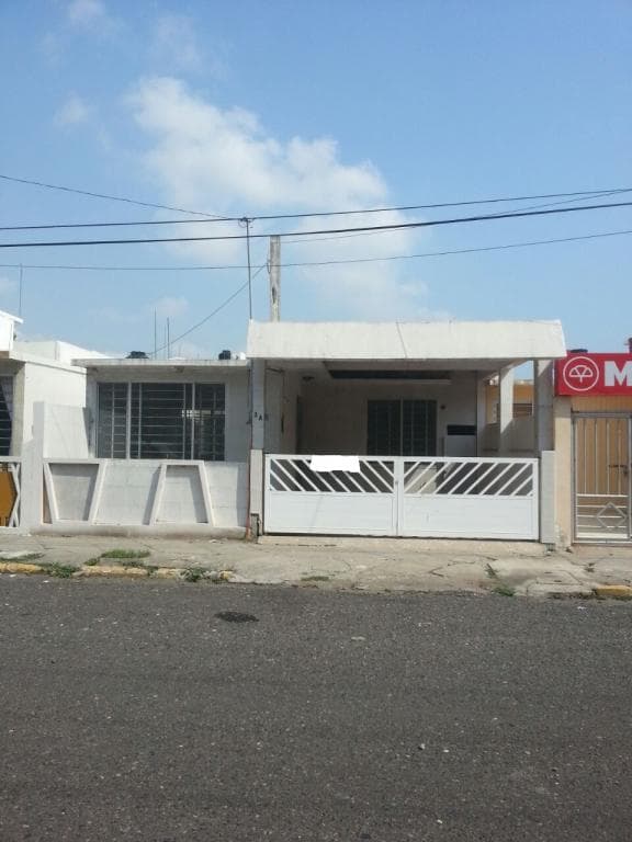 Casa para oficinas una cuadra del boulevard en renta - 1