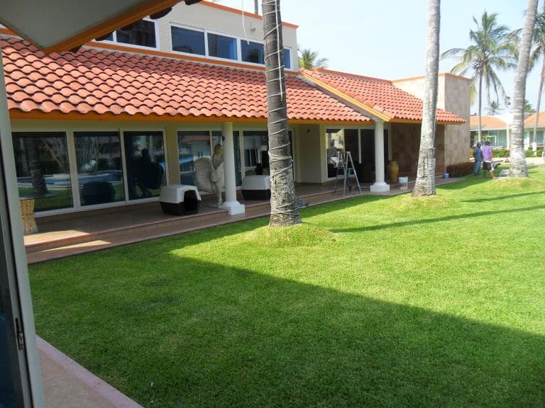 Esplendida residencia con su muelle para yate - 1
