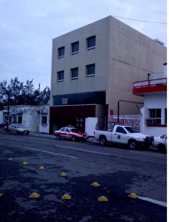 Local muy amplio para 2 oficinas de 90 m2 c/u - 1