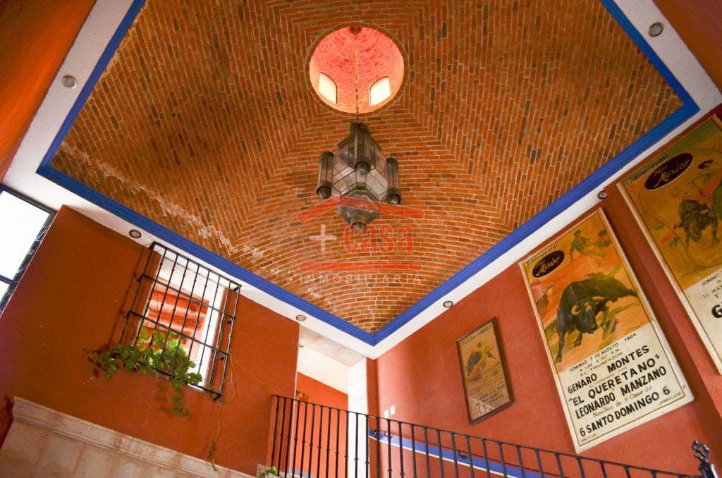 Hermosa Casa Estilo Colonial - 1