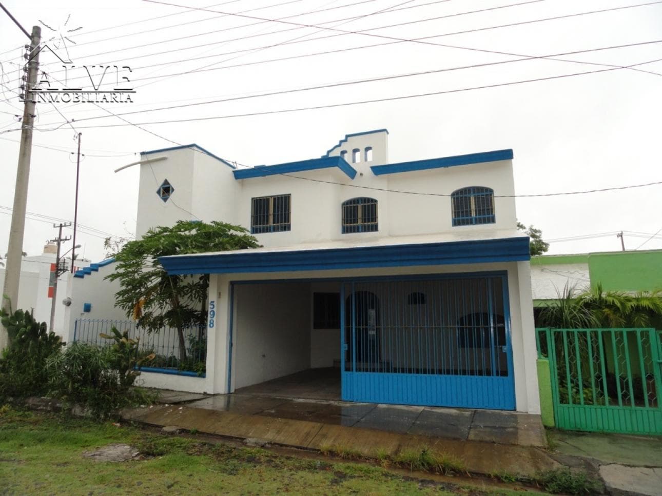 Casa en venta en Jardines de las Lomas, Colima - 1