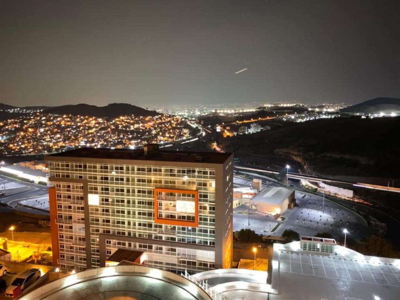 Departamento amueblado en Renta En Centro Comercial - 1