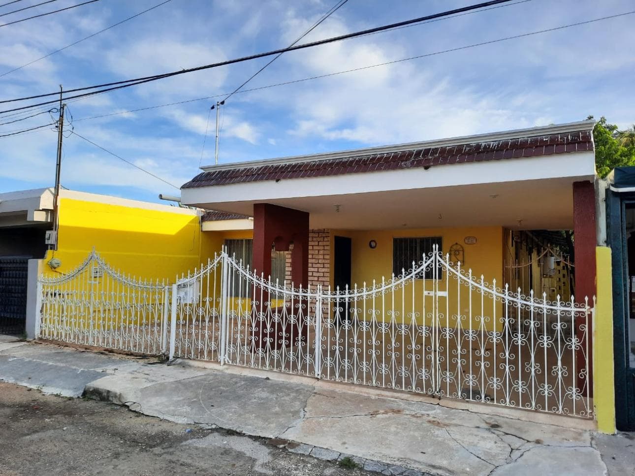 Hermosa casa amplia y semiamueblada al poniente de Mérida - 1