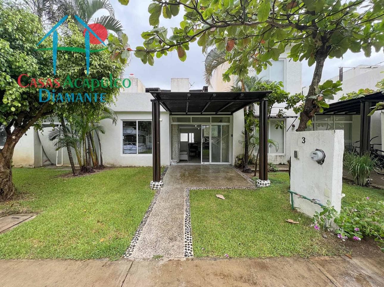 Casa remodelada con 2 recámaras y patio de servicio - 1