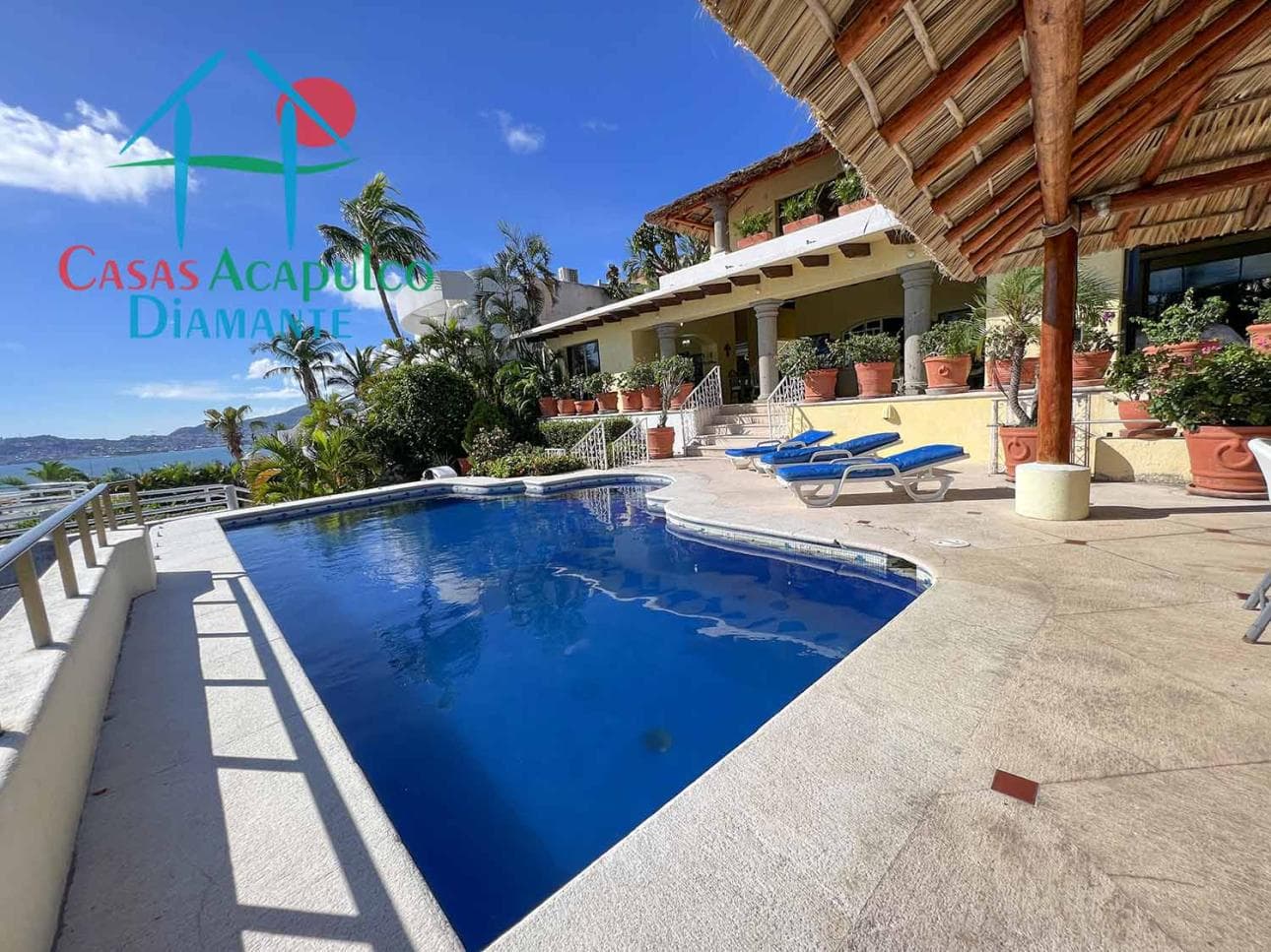 Casa con alberca privada, vista al mar, terraza con palapa - 1
