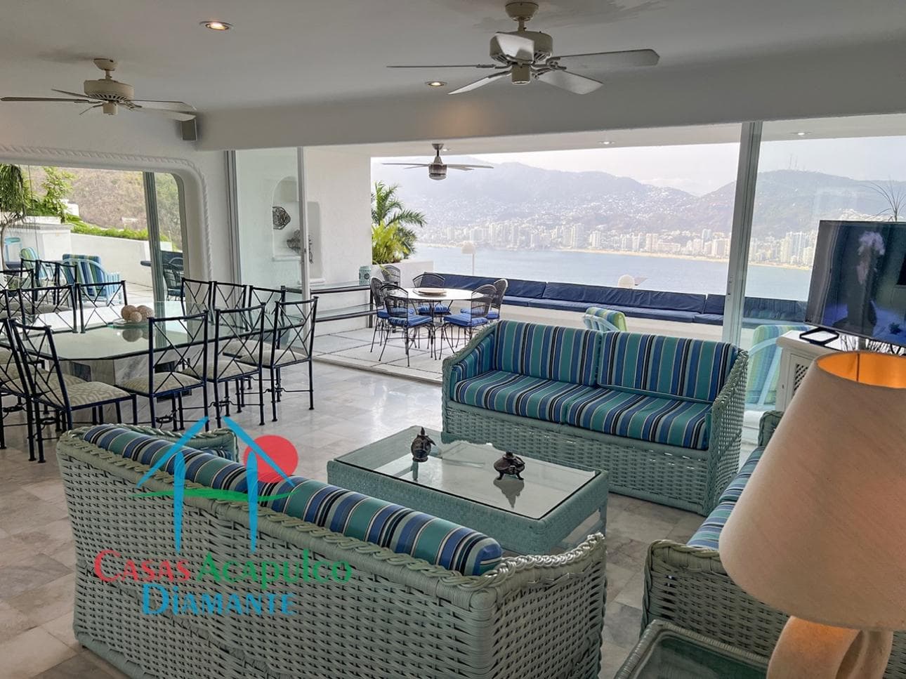 Terraza con jacuzzi y vista a la bahía en Brisas Diamante - 1