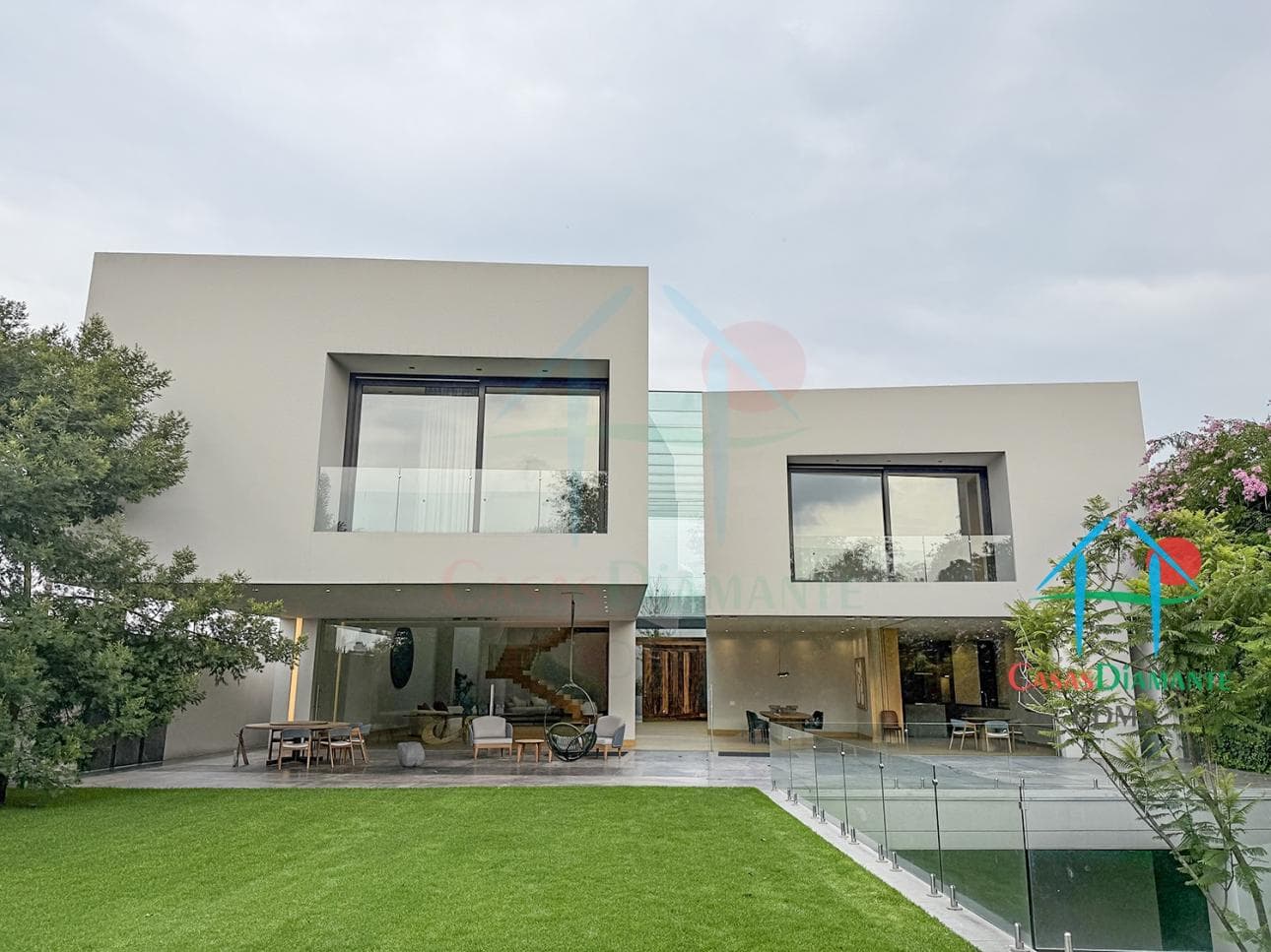 Residencia de Lujo con Elevador y Jardín Privado - 1