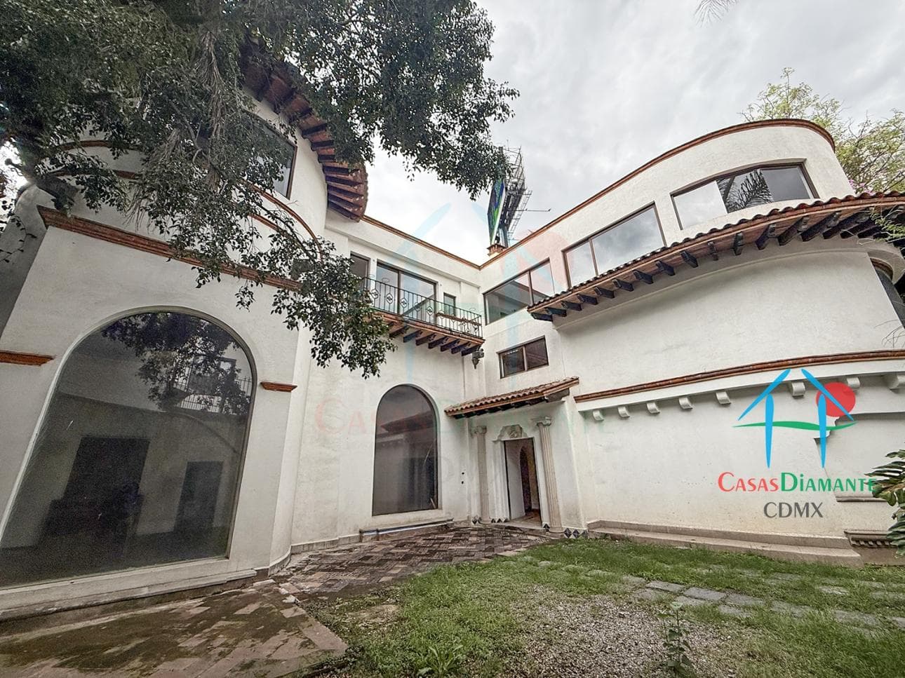 Casa En Venta En Tlacopac Con Potencial Renovación Moderna - 1