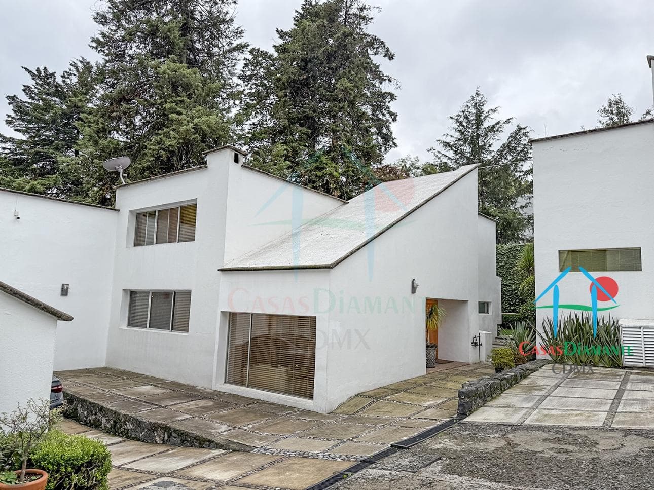 Casa En Venta Cdmx En Calle Cerrada. Con Jardín Y Estudio - 1