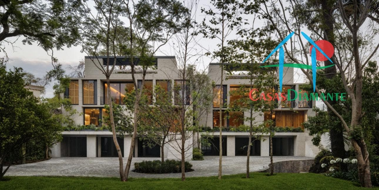 Casa de Lujo en Venta con Roof Garden, Family room y Cava - 1