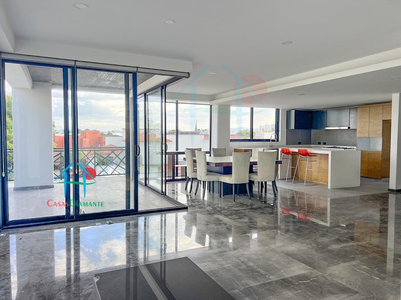 Departamento con terraza, 2 recámaras. Amueblado - 1