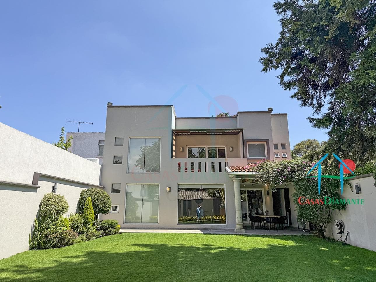 Casa en Las Aguilas con jardín y 3 recámaras con vestidor - 1