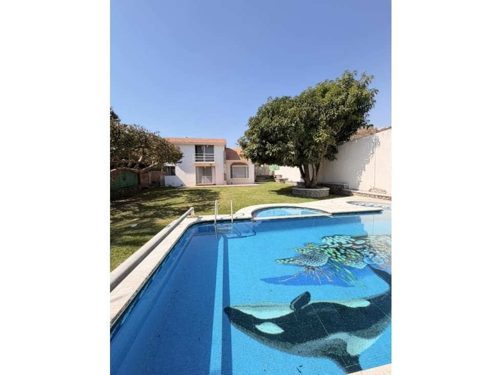 CASA EN RENTA ANUAL CON GRAN JARDIN - 1