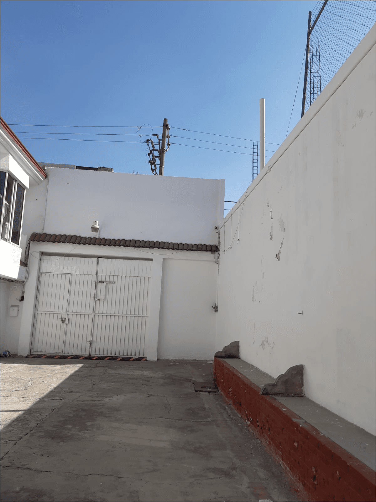 Local En Renta Con Oficinas GYM Franquicias Farmacias Col.Volcanes - 1