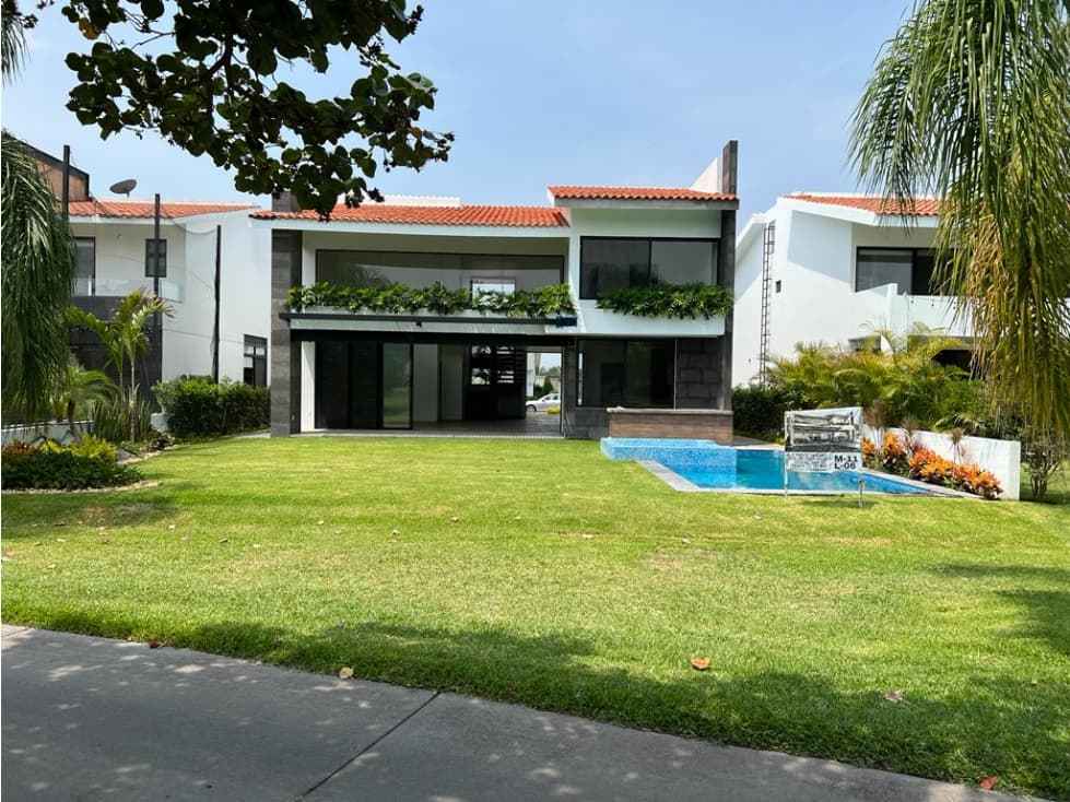 Venta de Casa Sola en Fracc. Paraiso Country Club - 1
